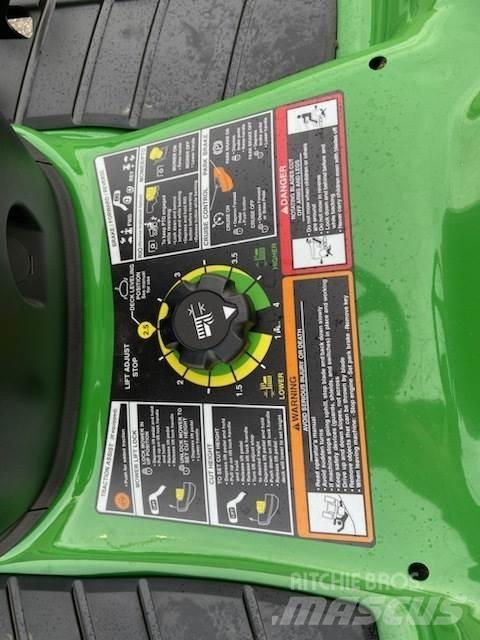 John Deere X350 소형 트랙터