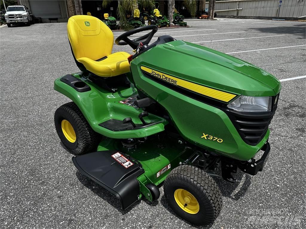 John Deere X370 소형 트랙터
