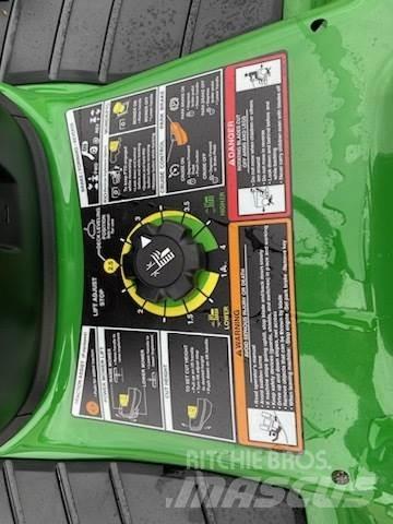 John Deere X370 소형 트랙터