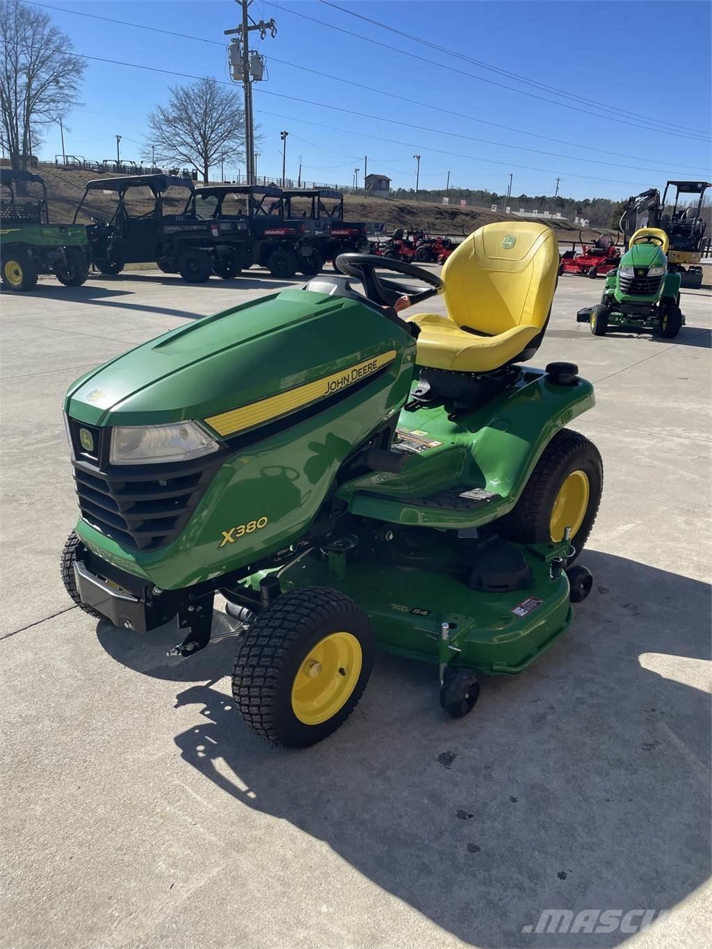 John Deere X380 소형 트랙터