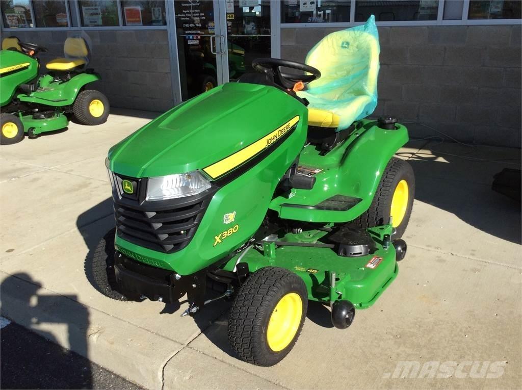 John Deere X380 소형 트랙터