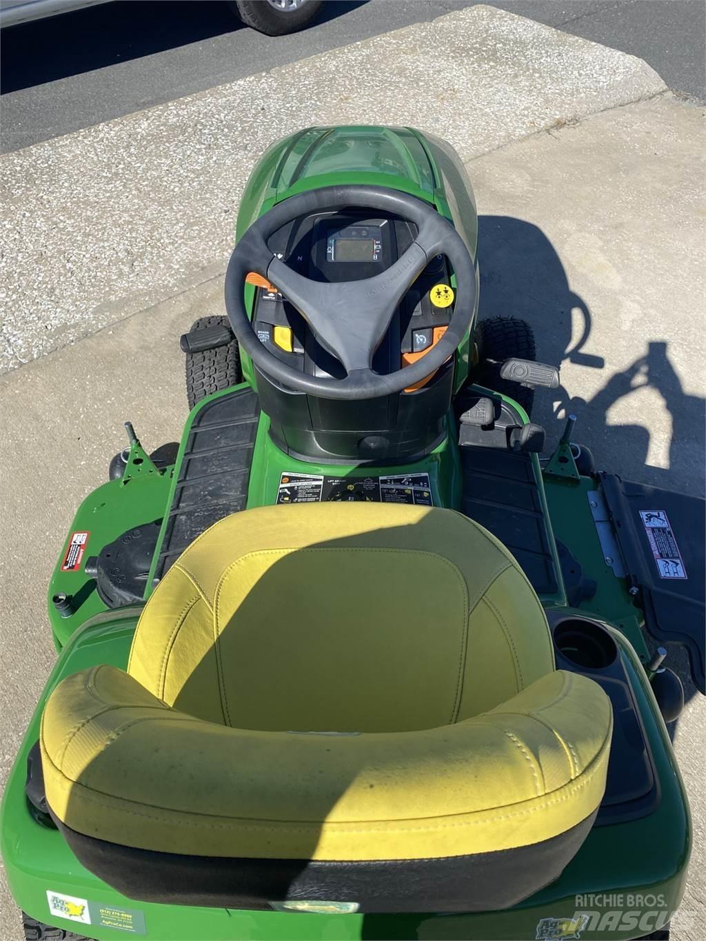 John Deere X380 소형 트랙터
