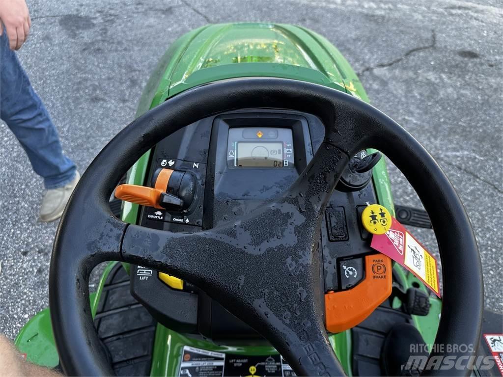 John Deere X380 소형 트랙터