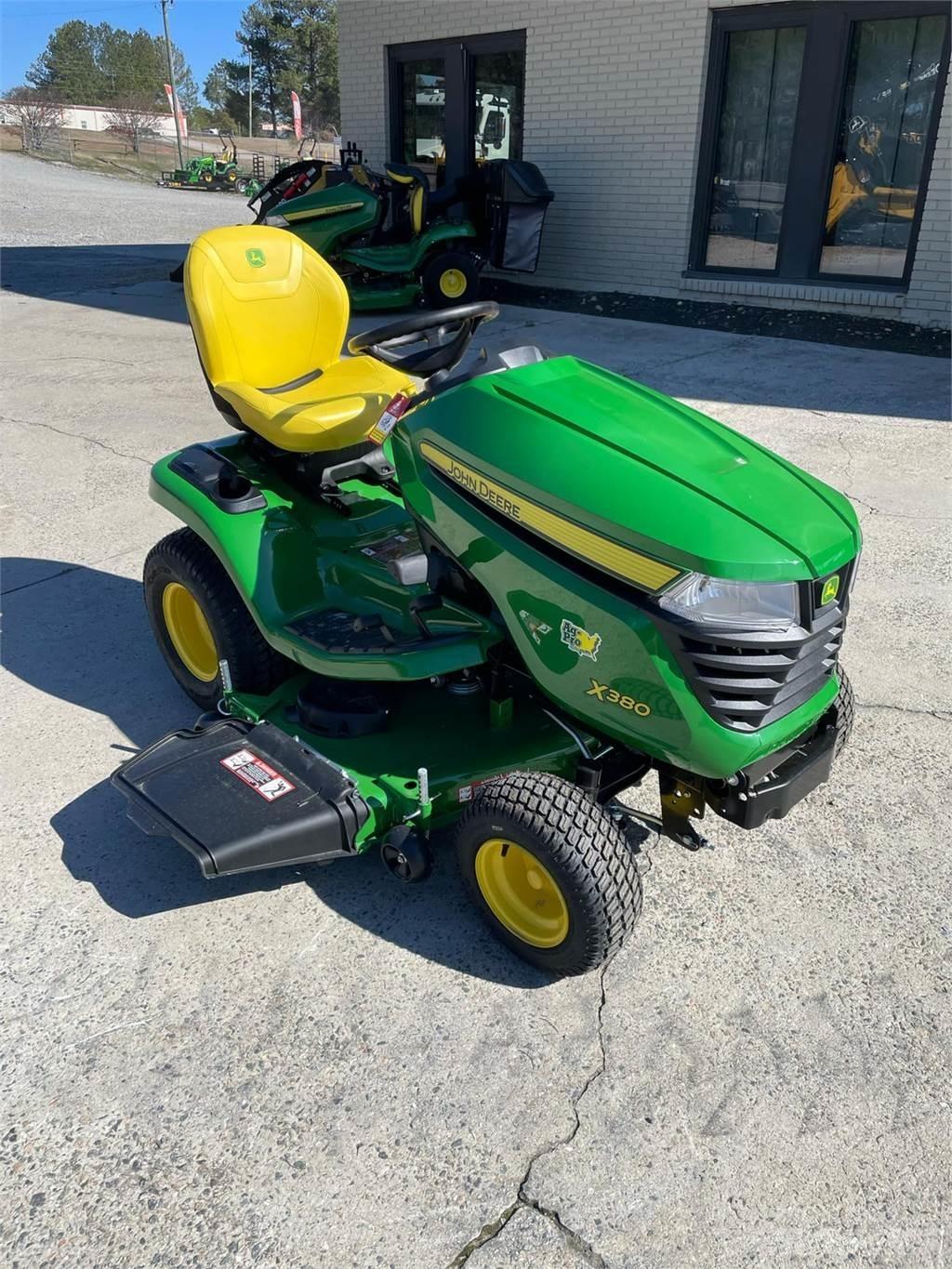 John Deere X380 소형 트랙터