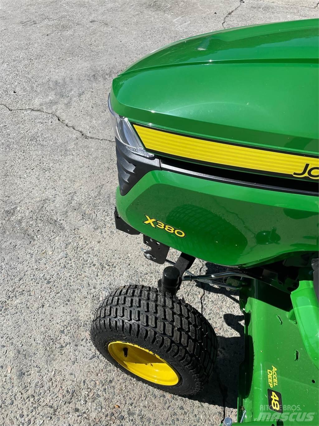 John Deere X380 소형 트랙터