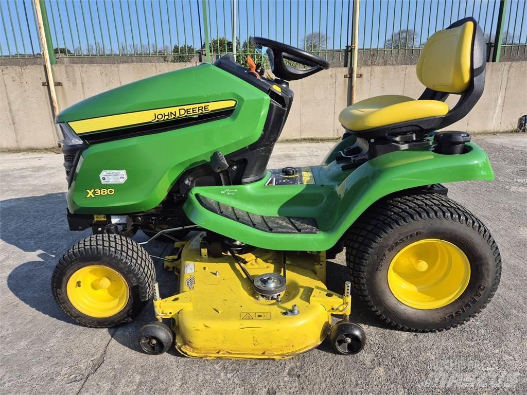 John Deere X380 소형 트랙터