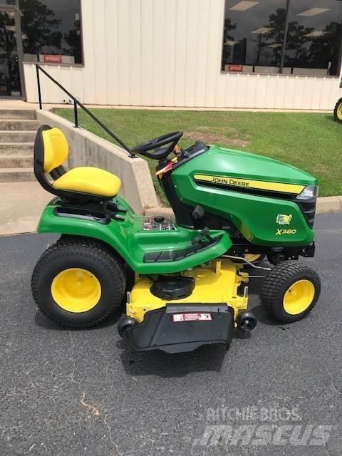 John Deere X380 소형 트랙터