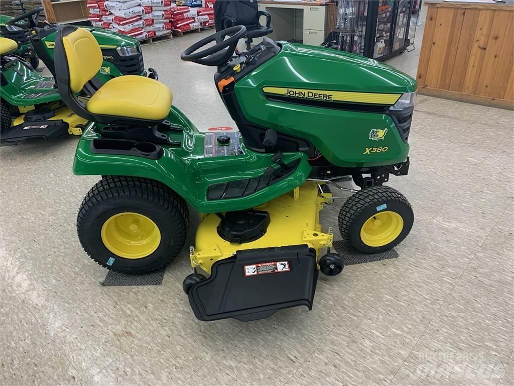 John Deere X380 소형 트랙터