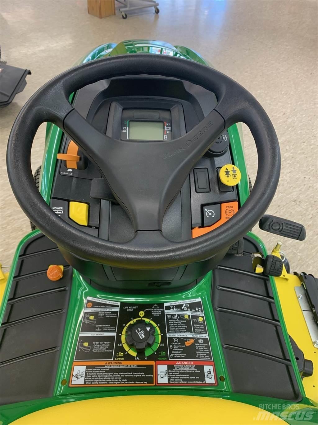 John Deere X380 소형 트랙터