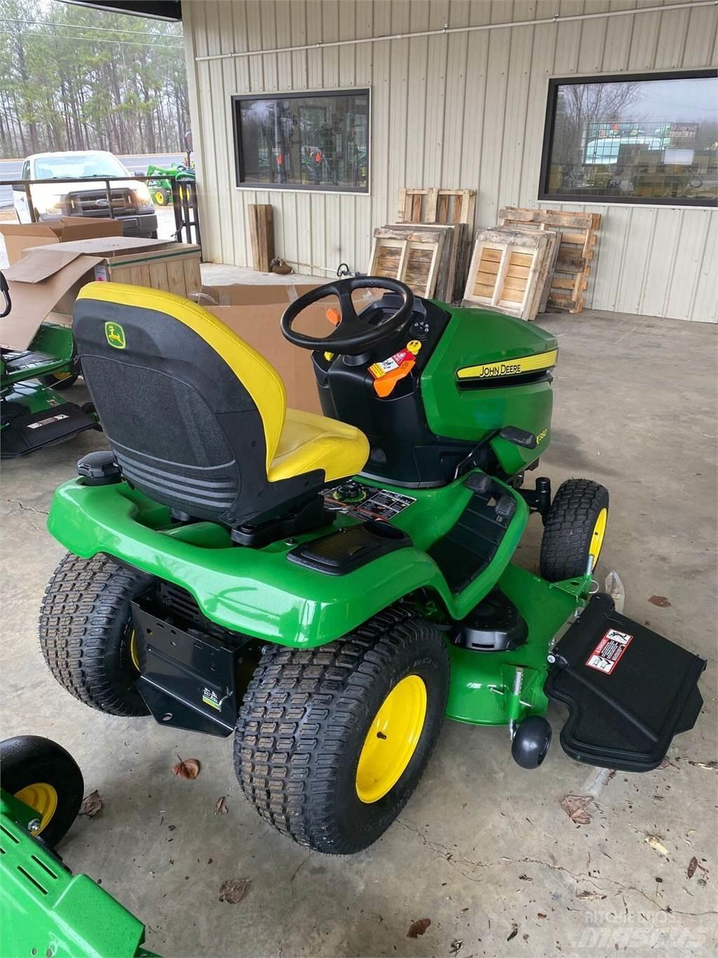 John Deere X380 소형 트랙터