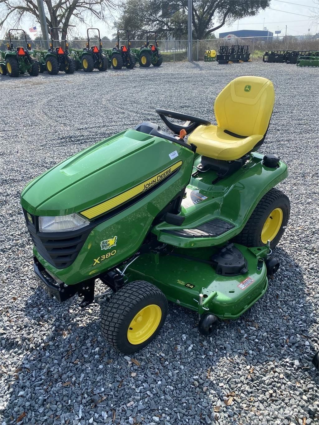 John Deere X380 소형 트랙터