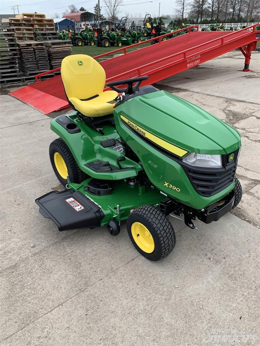 John Deere X390 소형 트랙터