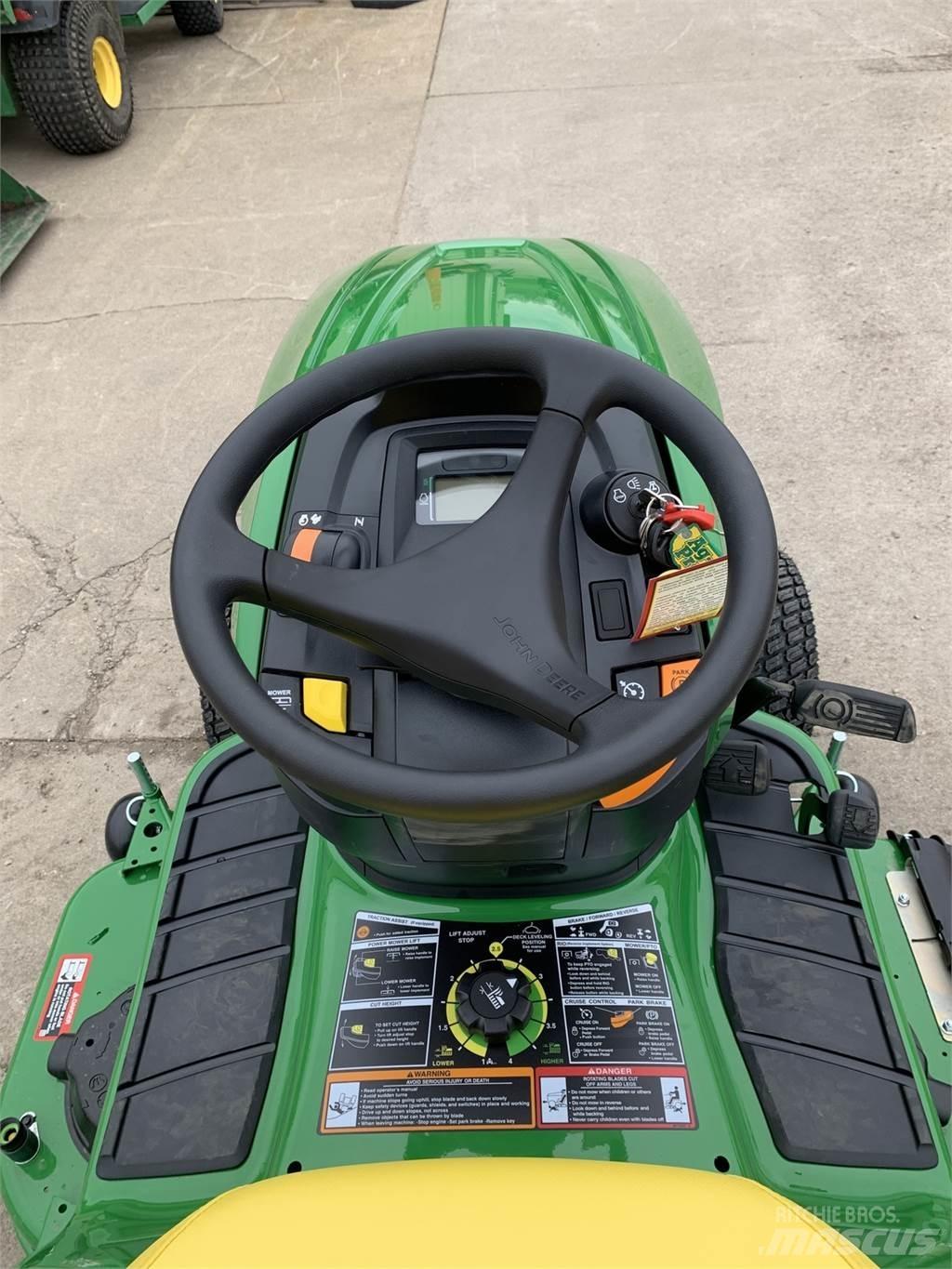 John Deere X390 소형 트랙터