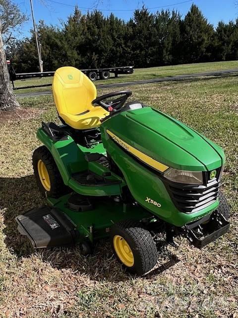 John Deere X580 소형 트랙터