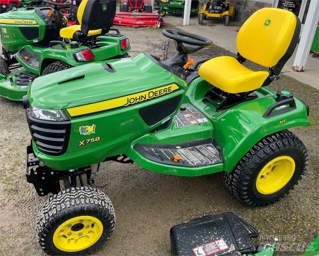 John Deere X758 소형 트랙터
