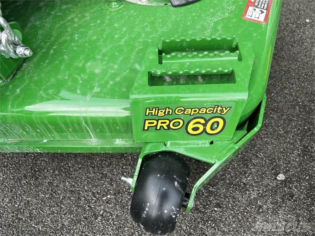 John Deere Z720E 회전식 잔디깎기