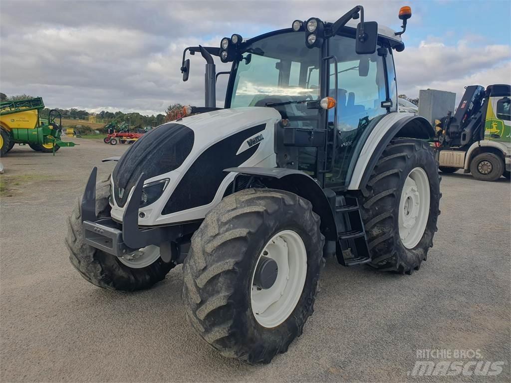 Valtra A104 트랙터
