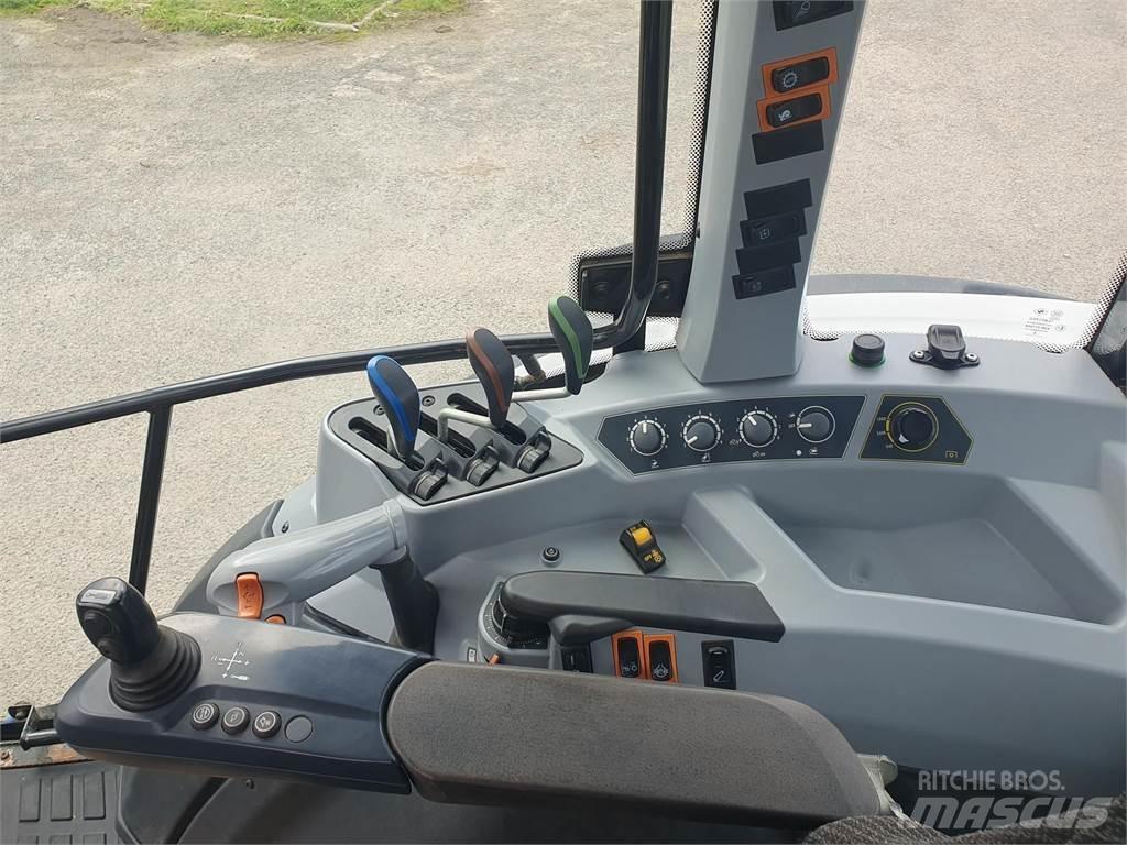 Valtra A104 트랙터