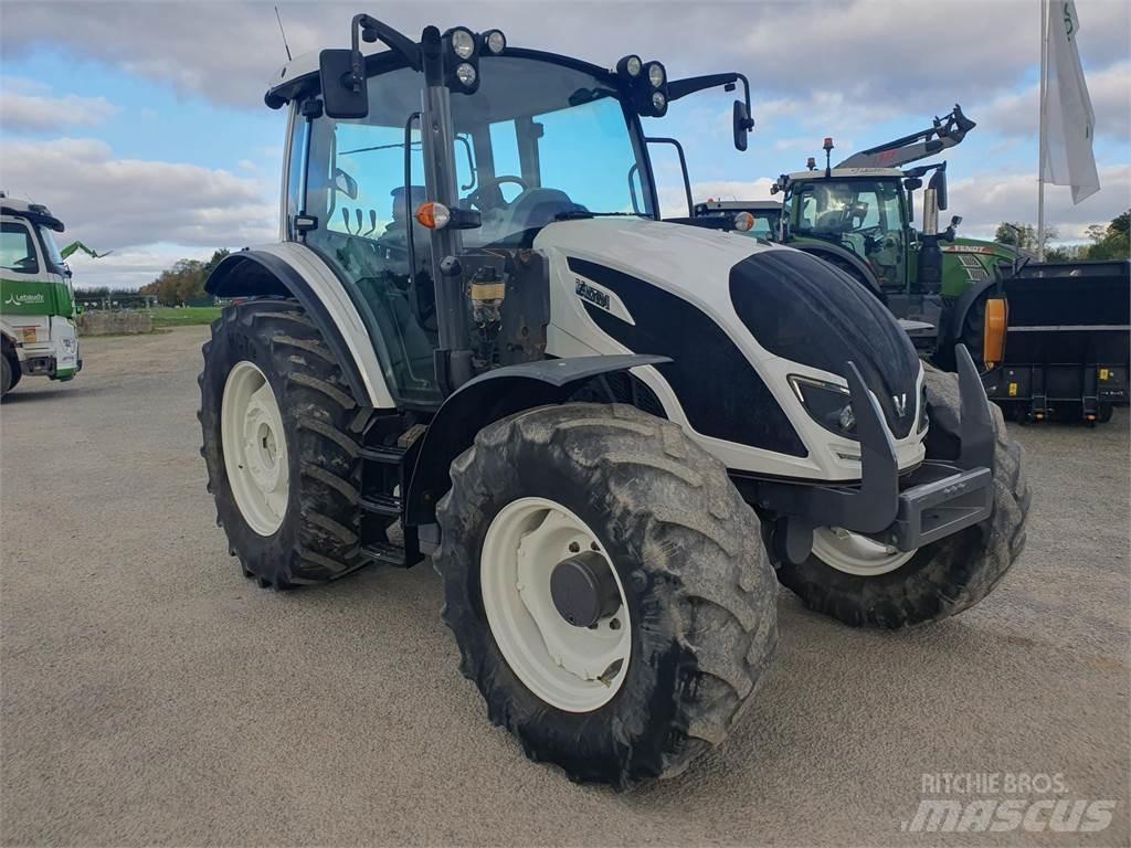 Valtra A104 트랙터