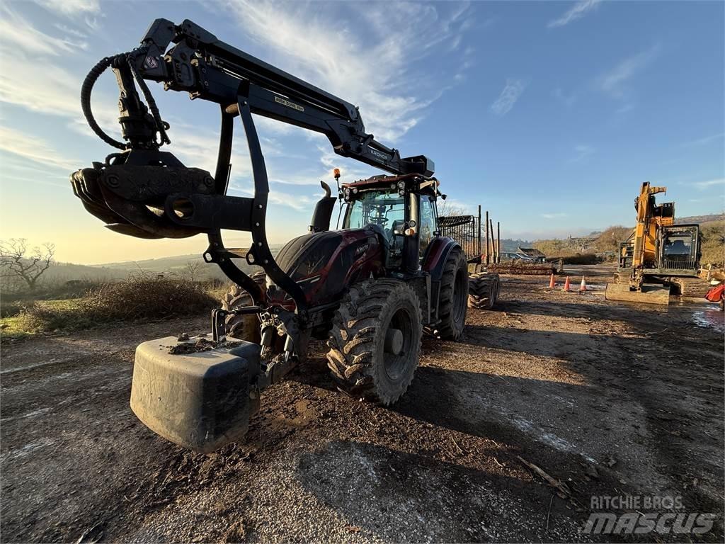Valtra T174 원목 포워더