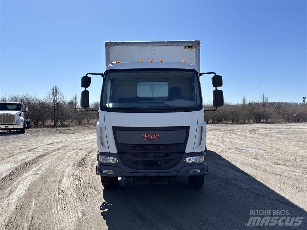 Peterbilt 220 탑차 트럭