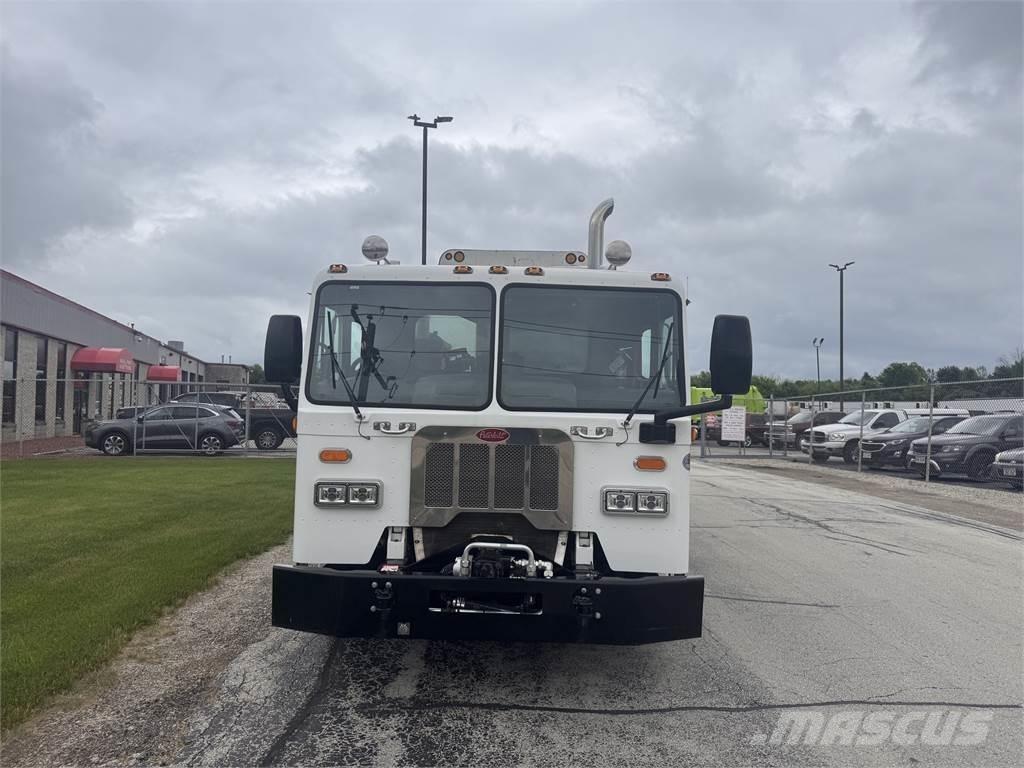 Peterbilt 320 폐기물 수거 트럭