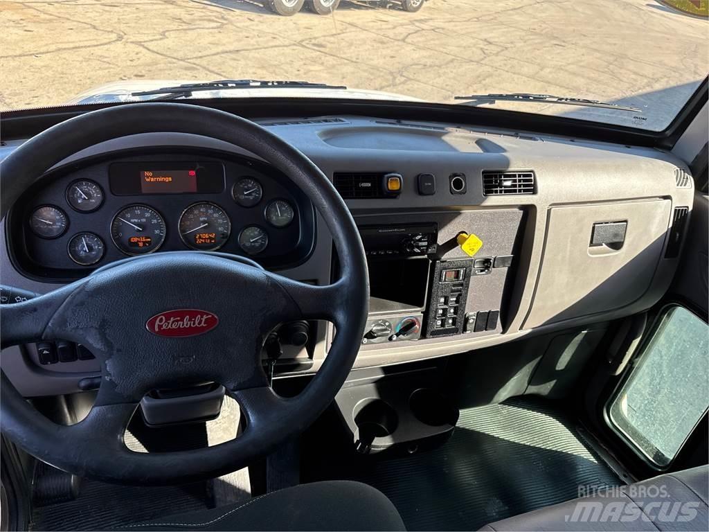 Peterbilt 337 탑차 트럭