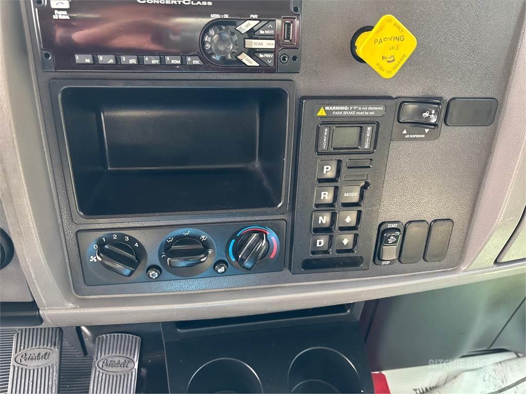 Peterbilt 337 탑차 트럭