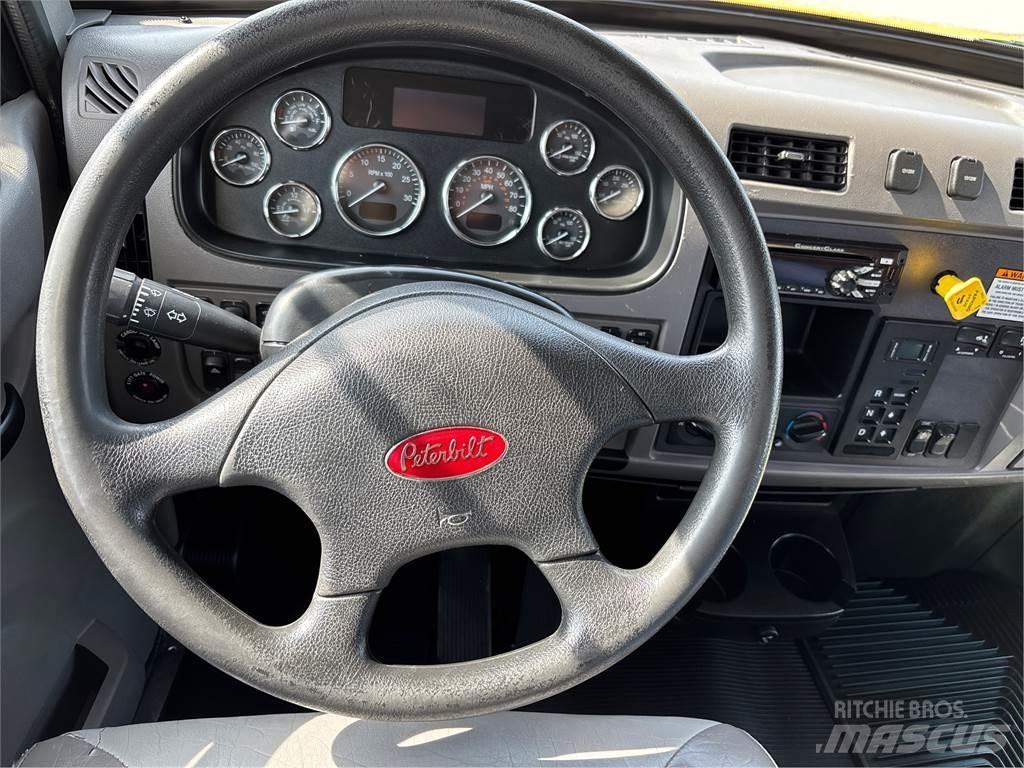 Peterbilt 337 탑차 트럭
