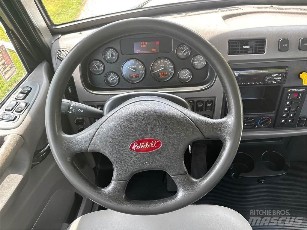 Peterbilt 337 새시 운전실 트럭