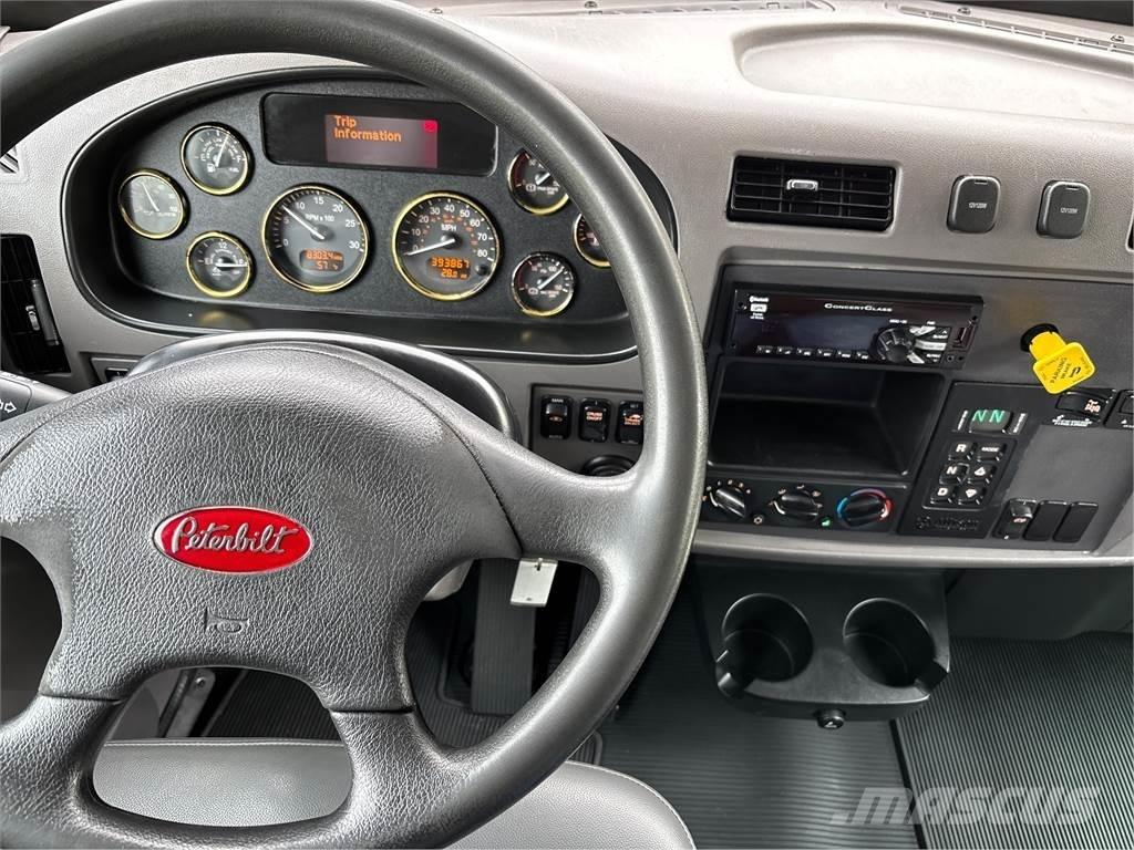 Peterbilt 348 탑차 트럭