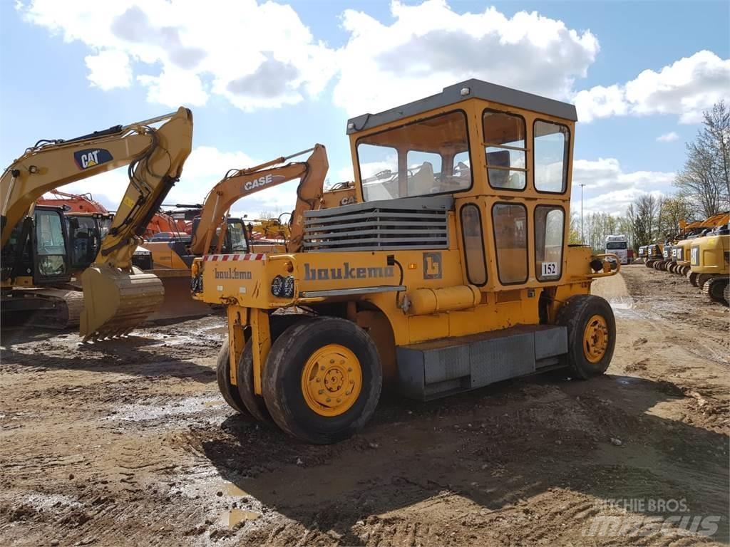 Bomag SGW-17 공기 타이어 롤러