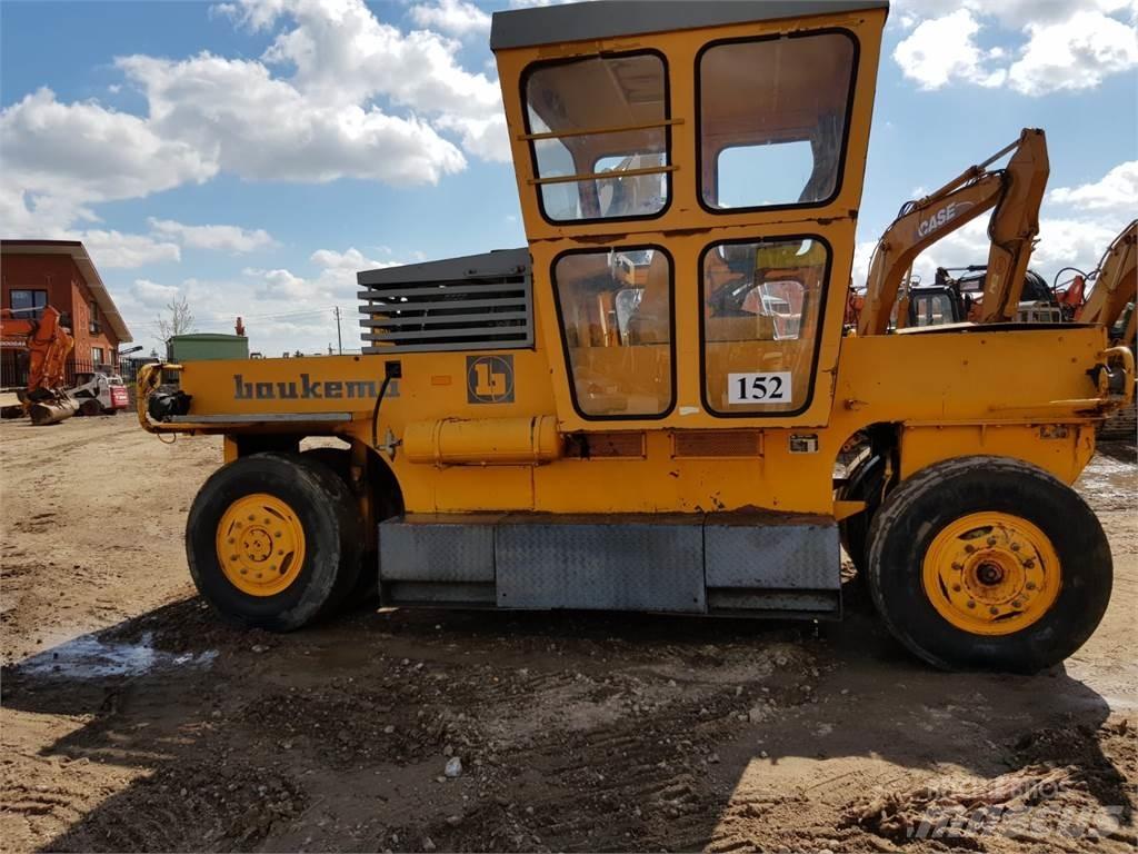 Bomag SGW-17 공기 타이어 롤러