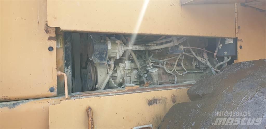 CASE 921 B  휠로우더