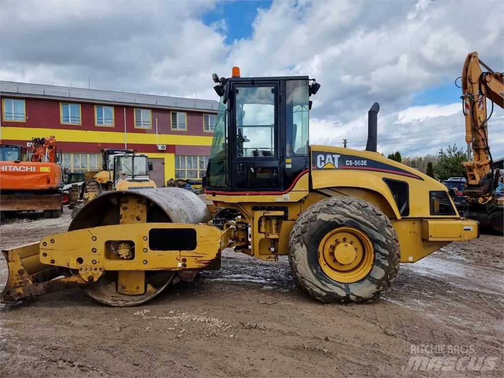 CAT CS 563E 싱글 드럼 롤러