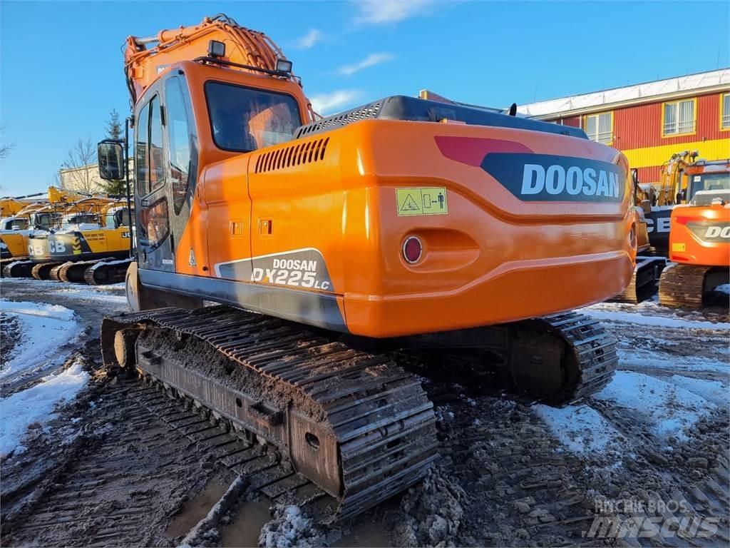 Doosan DX225LC 대형 굴삭기 29톤 이상