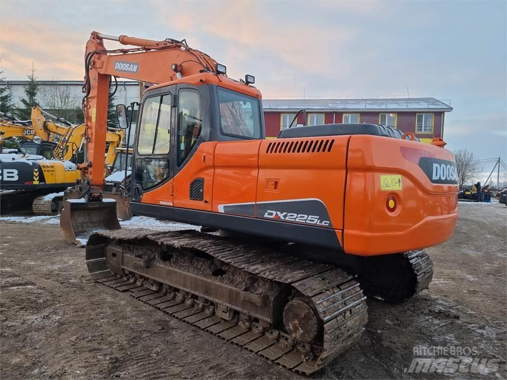 Doosan DX225LC 대형 굴삭기 29톤 이상