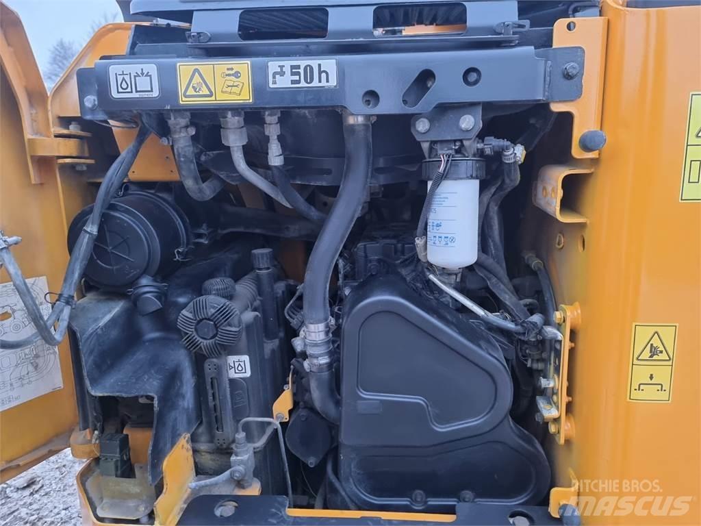 JCB 135HD  스키드로더