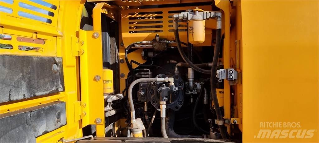 JCB JS220LC Plus + 대형 굴삭기 29톤 이상