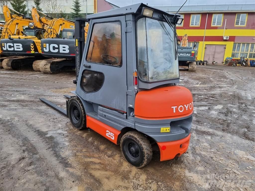 Toyota FD25 디젤 지게차