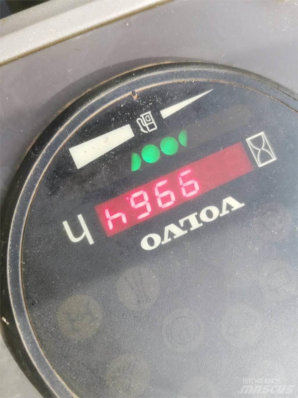 Volvo DD25 트윈 드럼 롤러