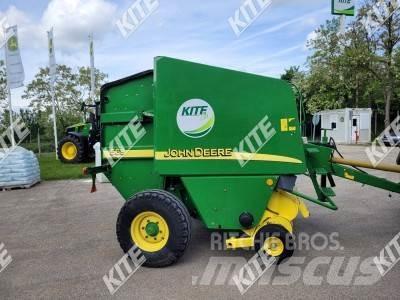 John Deere 568 원형 곤포기