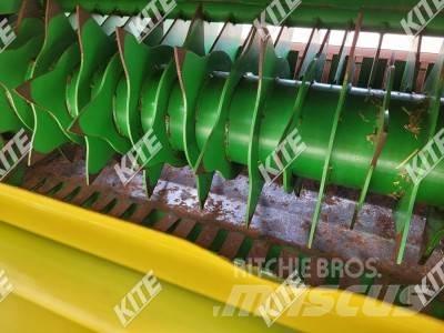 John Deere 568 원형 곤포기