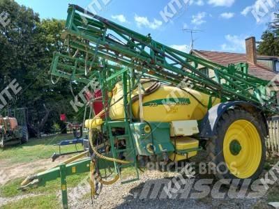 John Deere 732 견인형 분무기