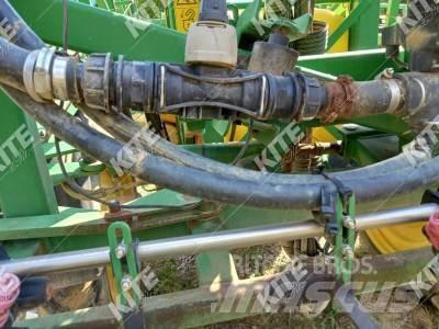 John Deere 732 견인형 분무기