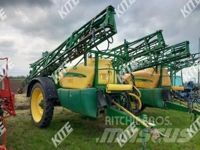 John Deere 732 견인형 분무기