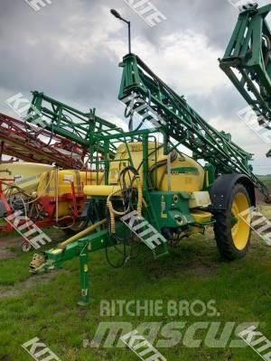 John Deere 732 견인형 분무기