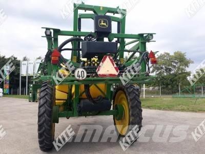 John Deere 740/21M 견인형 분무기