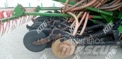 John Deere 740A 드릴