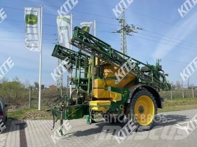 John Deere 832/18i 견인형 분무기